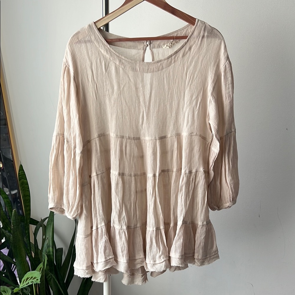 Entro Cream and Gold Tiered 3/4 Sleeve Blouse